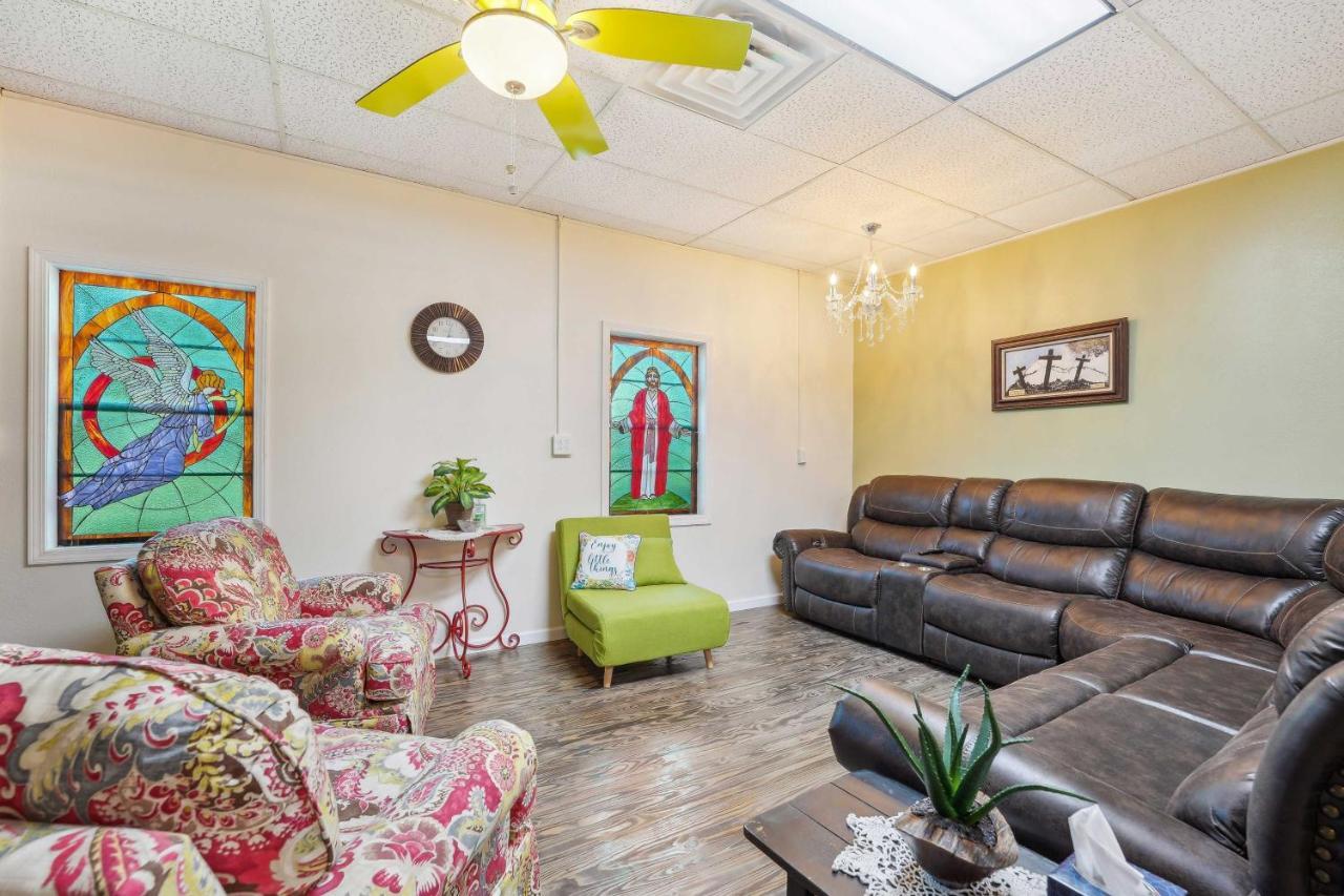Old Church Retreat With Fire Pit And Air Hockey! Omaha Екстер'єр фото
